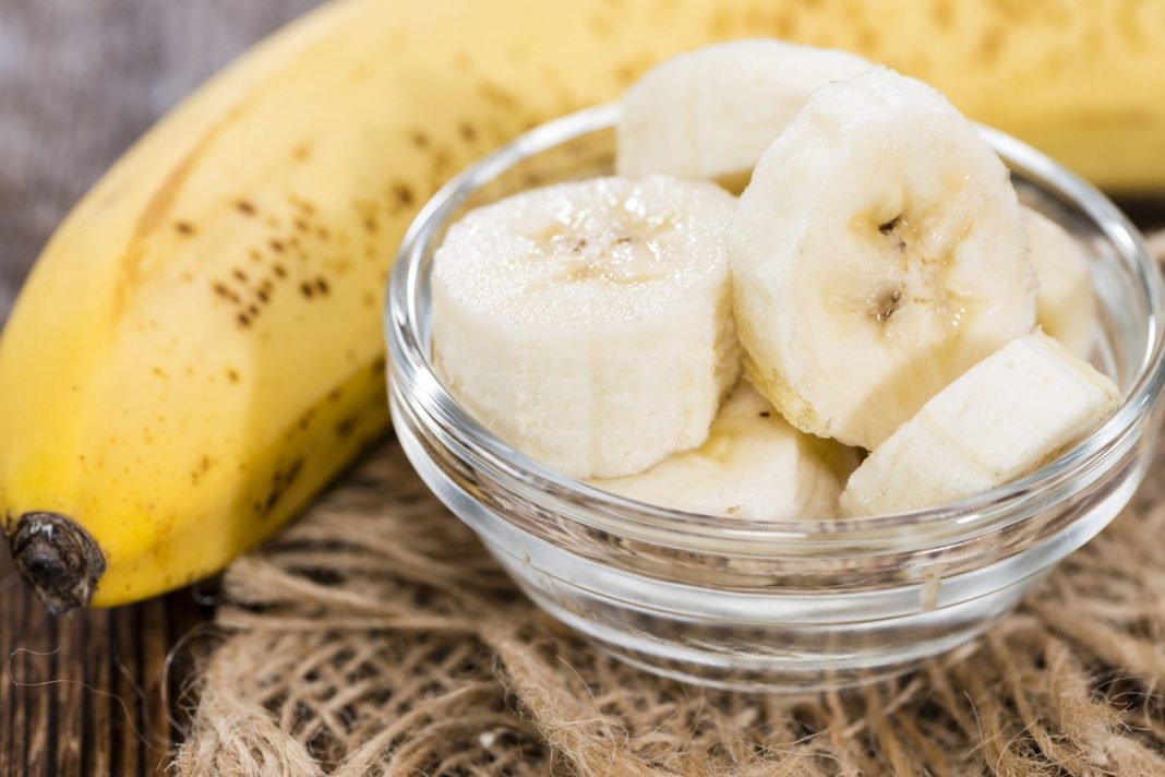 Banana e bicarbonato de sódio: a mistura simples capaz de eliminar marcas e rugas do rosto!