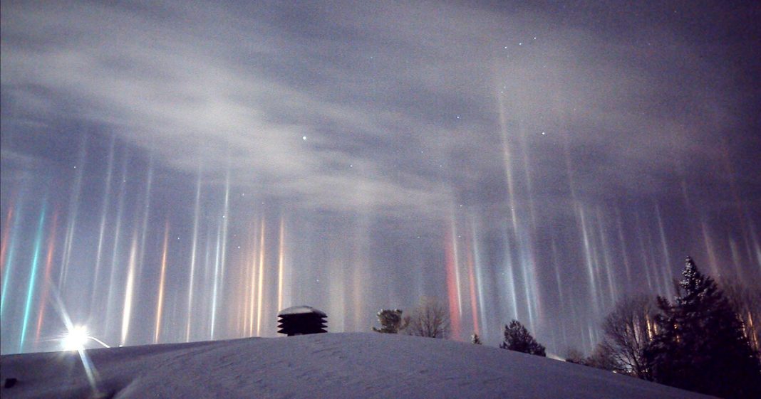 Morador capta belo fenômeno “pilares da noite” no Canadá. Veja as imagens!