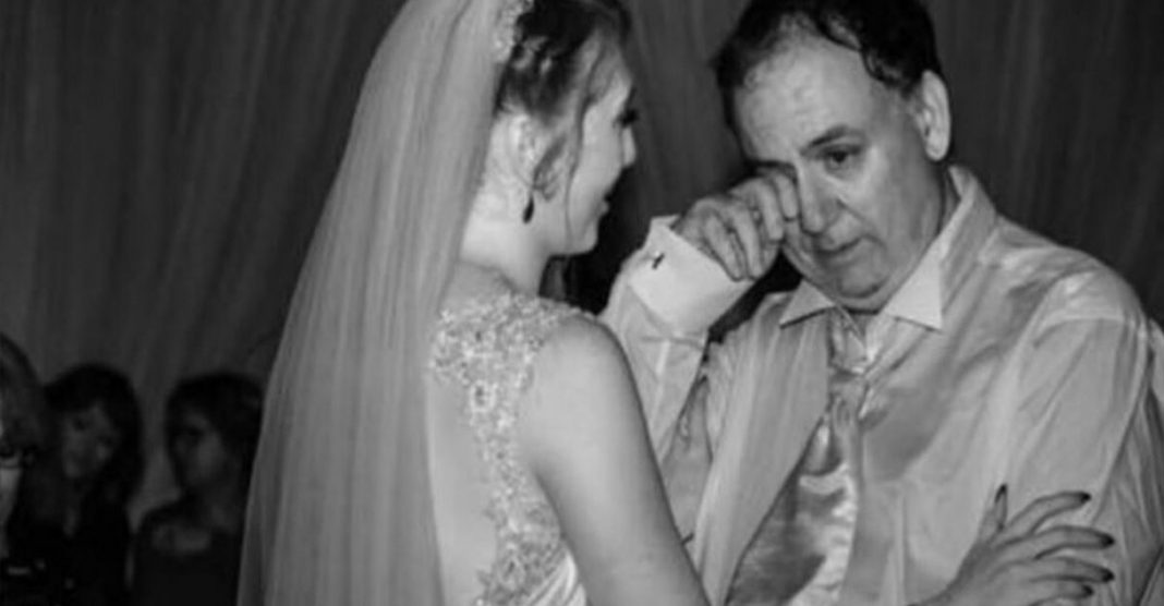Linda fotografia mostra pai autista chorando no casamento da fillha
