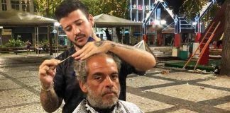 Barbeiro embeleza moradores de rua para o Natal em Fortaleza