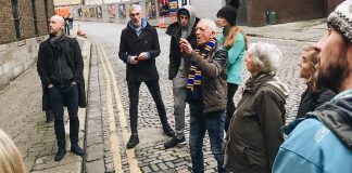 Irlanda tira moradores da rua e os transforma em guias turísticos
