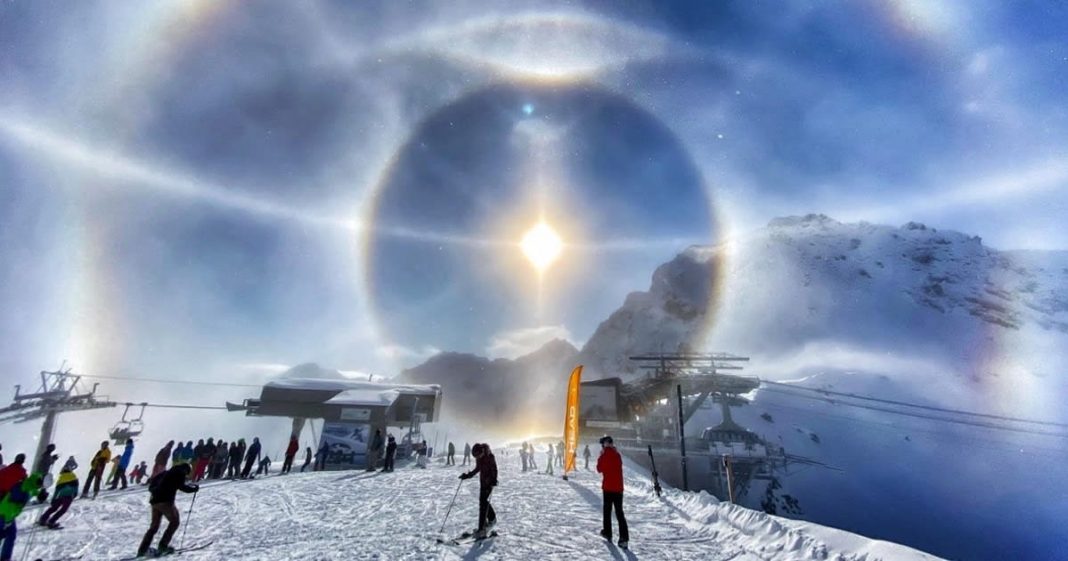 Ele fotografou uma bela auréola solar formada por pequenos cristais de gelo. Beleza única e natural
