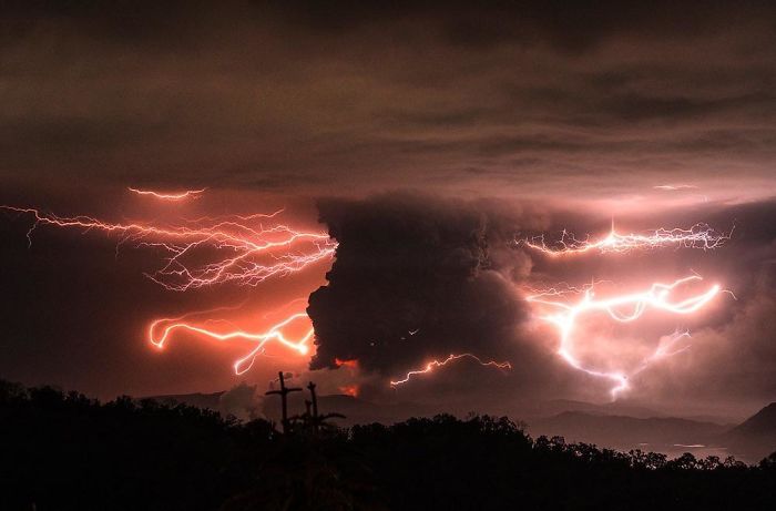 sabervivermais.com - 15 fotos que mostram o poder aterrador do vulcão Taa, que entrou em erupção nas Filipinas