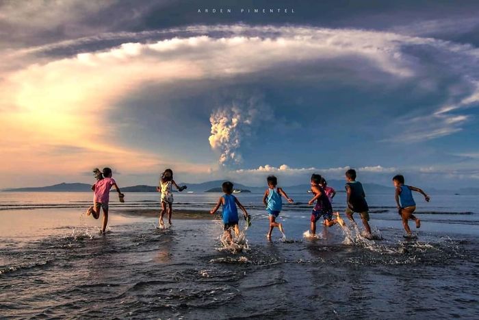 sabervivermais.com - 15 fotos que mostram o poder aterrador do vulcão Taa, que entrou em erupção nas Filipinas