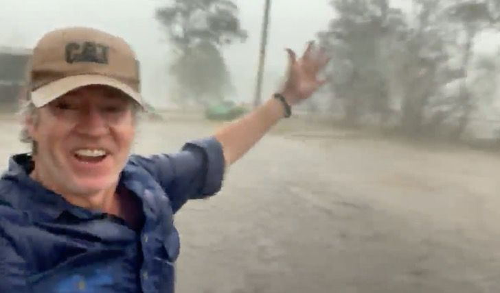 sabervivermais.com - Agricultor na Austrália comemora a grande chegada da chuva que caiu no país