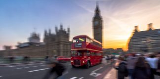 Imigrante dorme por 21 anos em ônibus de Londres, após pedido de asilo ser rejeitado