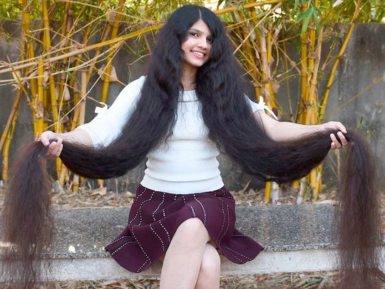 sabervivermais.com - Com o maior cabelo do mundo, adolescente diz levar até uma hora para pentear os cabelos