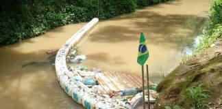 Morador cria uma ecobarreira caseira e retira do rio mais de 5 toneladas de lixo