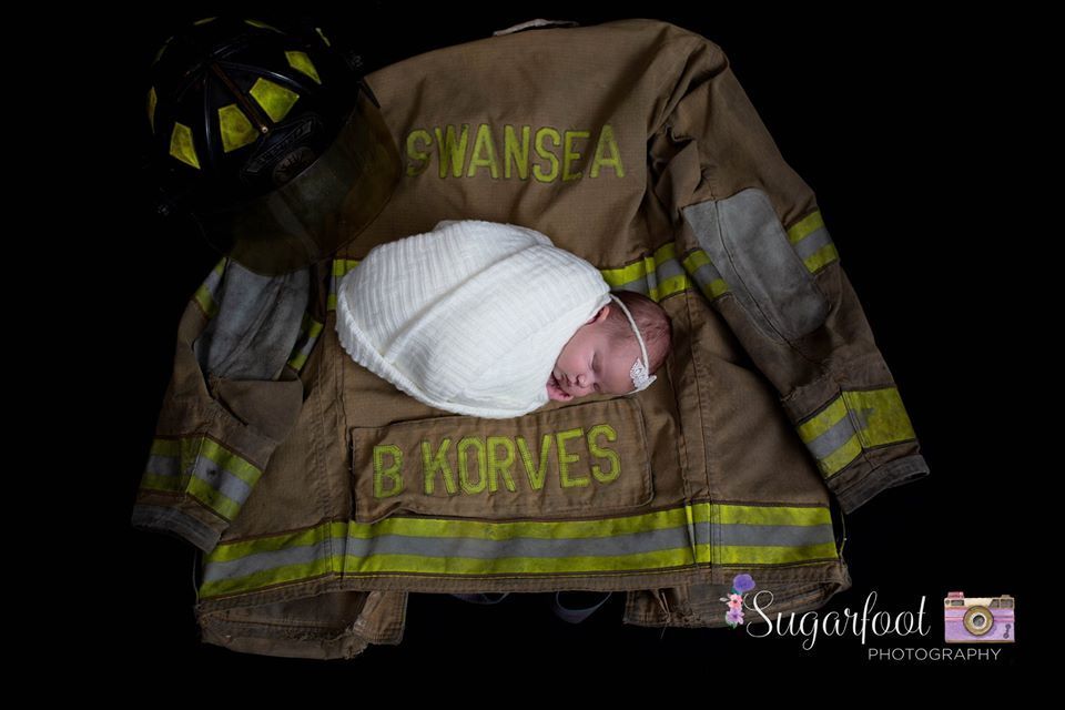 sabervivermais.com - Prestes a ser pai, bombeiro morre e filha ganha lindas fotos no quartel