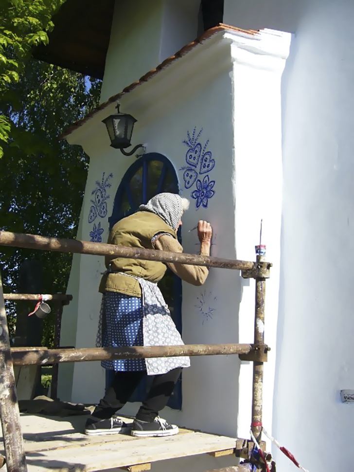 sabervivermais.com - Idoso de 90 anos transforma sua pequena vila em uma linda obra de arte