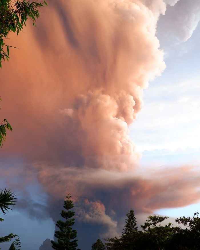 sabervivermais.com - 15 fotos que mostram o poder aterrador do vulcão Taa, que entrou em erupção nas Filipinas