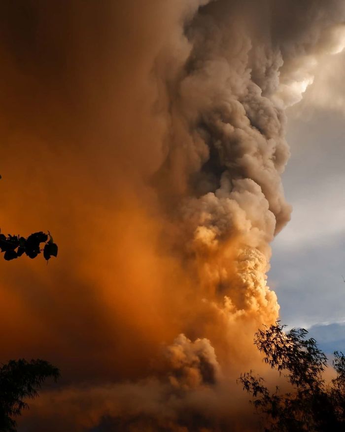 sabervivermais.com - 15 fotos que mostram o poder aterrador do vulcão Taa, que entrou em erupção nas Filipinas