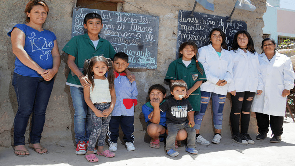 sabervivermais.com - Com apenas 12 anos menino abre uma escola no seu quintal para ajudar outras crianças