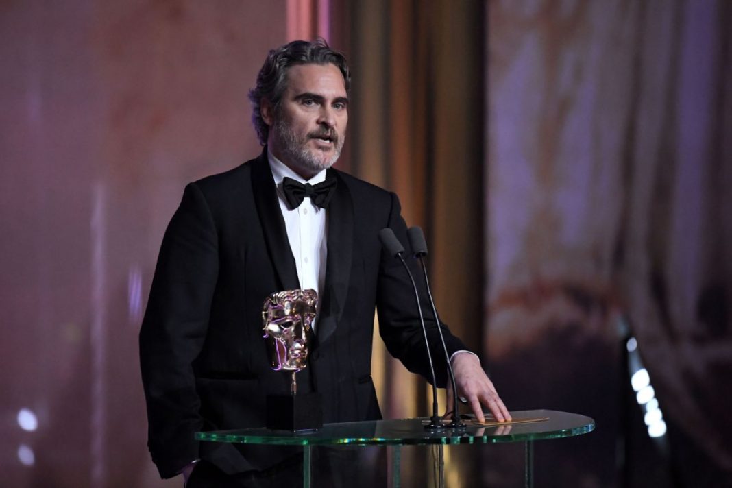 Ao receber o prêmio no Bafta, Joaquin Phoenix, fala sobre a diversidade: ‘Sou parte do problema’