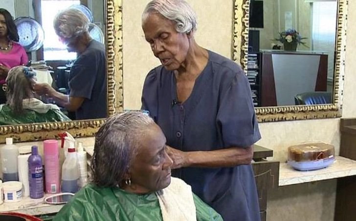 sabervivermais.com - Aos incríveis 101 anos, ela continua trabalhando como cabeleireira em seu salão.