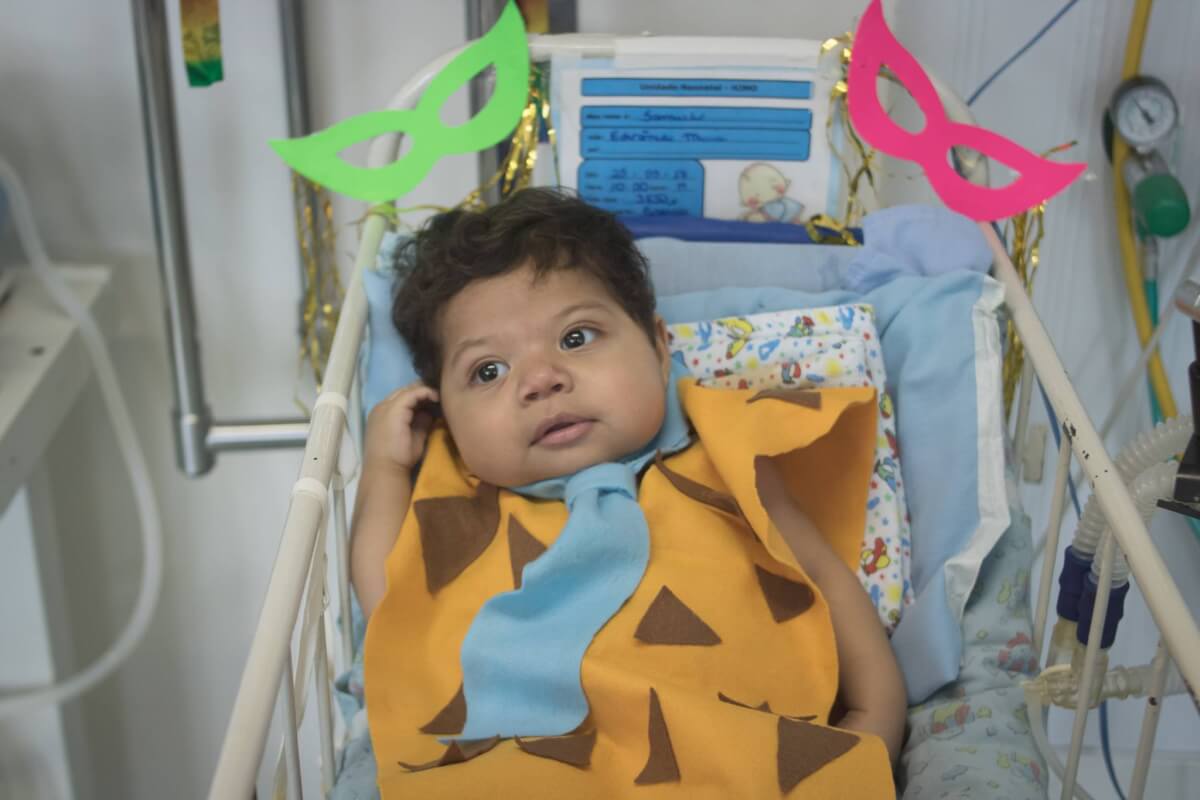sabervivermais.com - UTI Neonatal fantasiam bebês para o carnaval e pai ficam supresos!