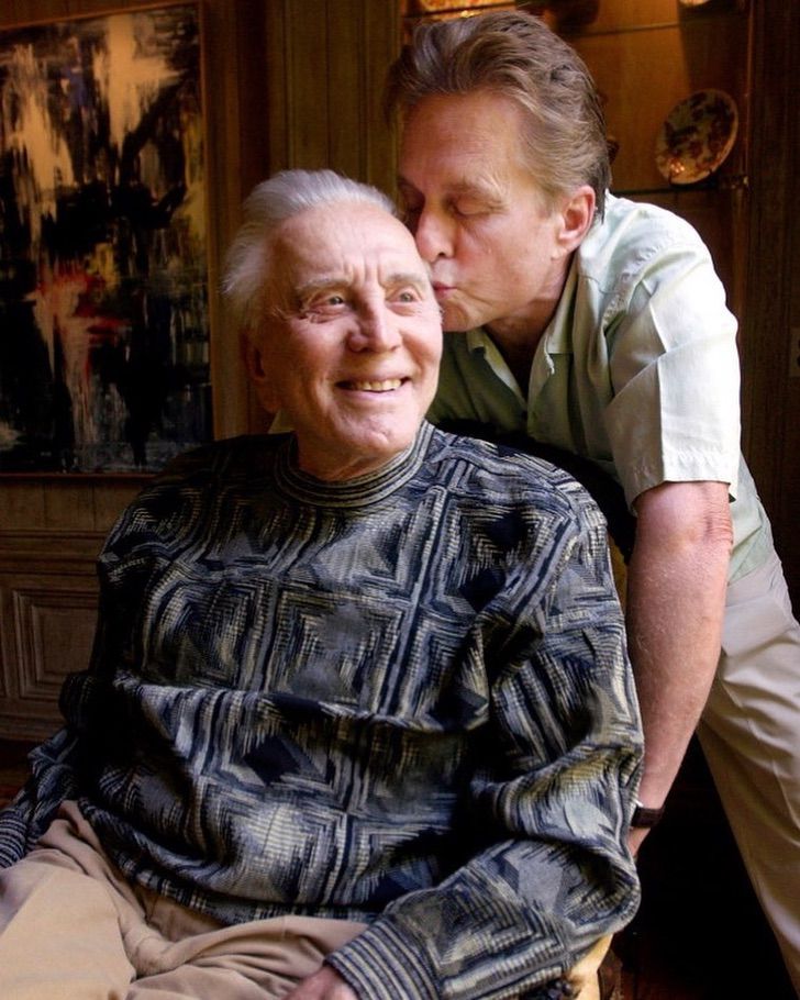 sabervivermais.com - Kirk Douglas doou toda a sua fortuna para caridade. 60 milhões de dólares!