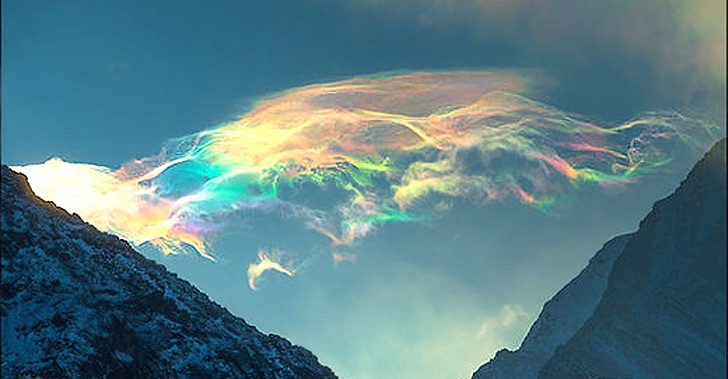 sabervivermais.com - Fotografa russa captura o belo fenômeno da iridescência no céu
