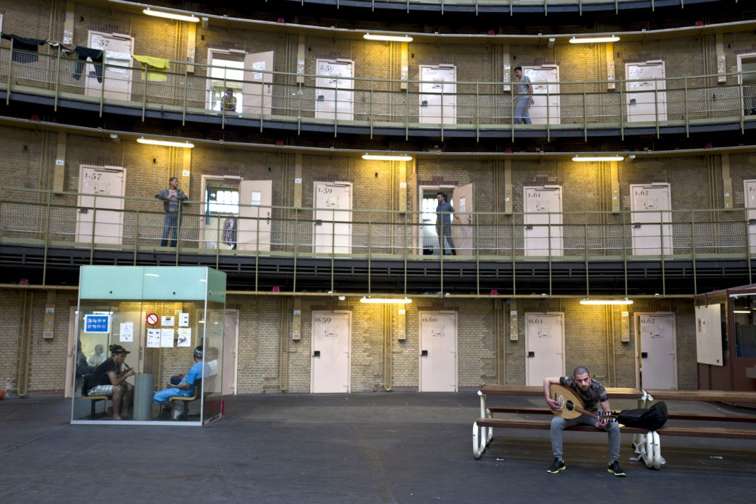 Holanda decide fechar 19 presídios por falta de presos