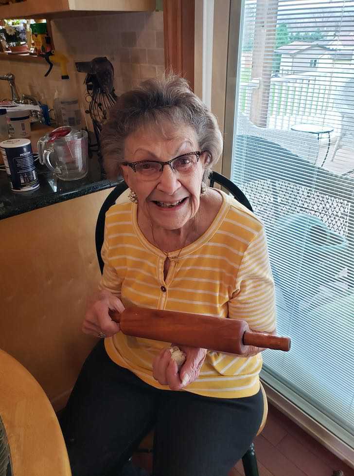 sabervivermais.com - VOVÓ de 97 anos inicia seu canal de cozinha durante quarentena. Diverte-se compartilhando receitas!