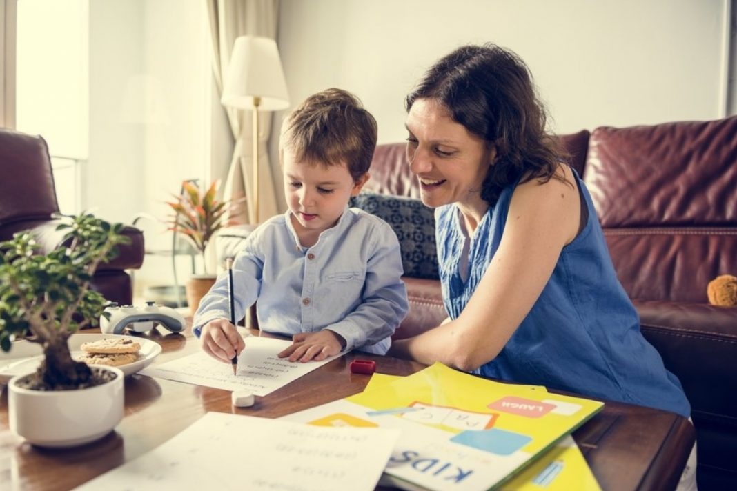 Melhorar a caligrafia do seu filho é com você: 5 dicas para ajudá-lo