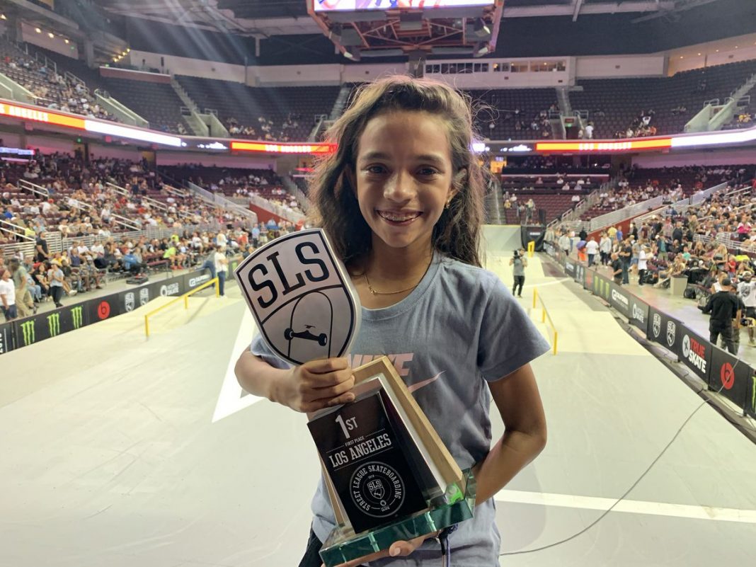 Ela ganhou o primeiro skate aos 6 anos, aos 12 já é uma das melhores do mundo