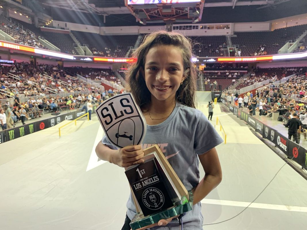 Ela ganhou o primeiro skate aos 6 anos, aos 12 já é uma das melhores do mundo