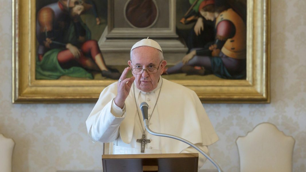 Papa Francisco classificou como “genocídio por vírus” querer colocar a economia na frente da saúde pública