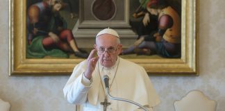Papa Francisco classificou como “genocídio por vírus” querer colocar a economia na frente da saúde pública