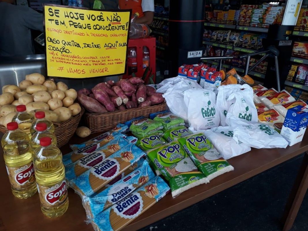 “Mesa solidária”:  Comerciante cria uma mesa para doação de alimentos em meio a epidemia de coronavírus em SP
