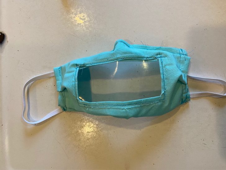 sabervivermais.com - Para ajudar surdos na leitura labial, aluna cria máscaras transparentes