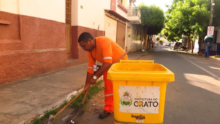 sabervivermais.com - Varredor de rua terminou o doutorado depois de estudar com livros que pegou no lixo