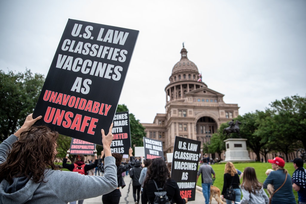 sabervivermais.com - Ativistas anti-vacinação estão aumentando sua força em protestos contra vírus