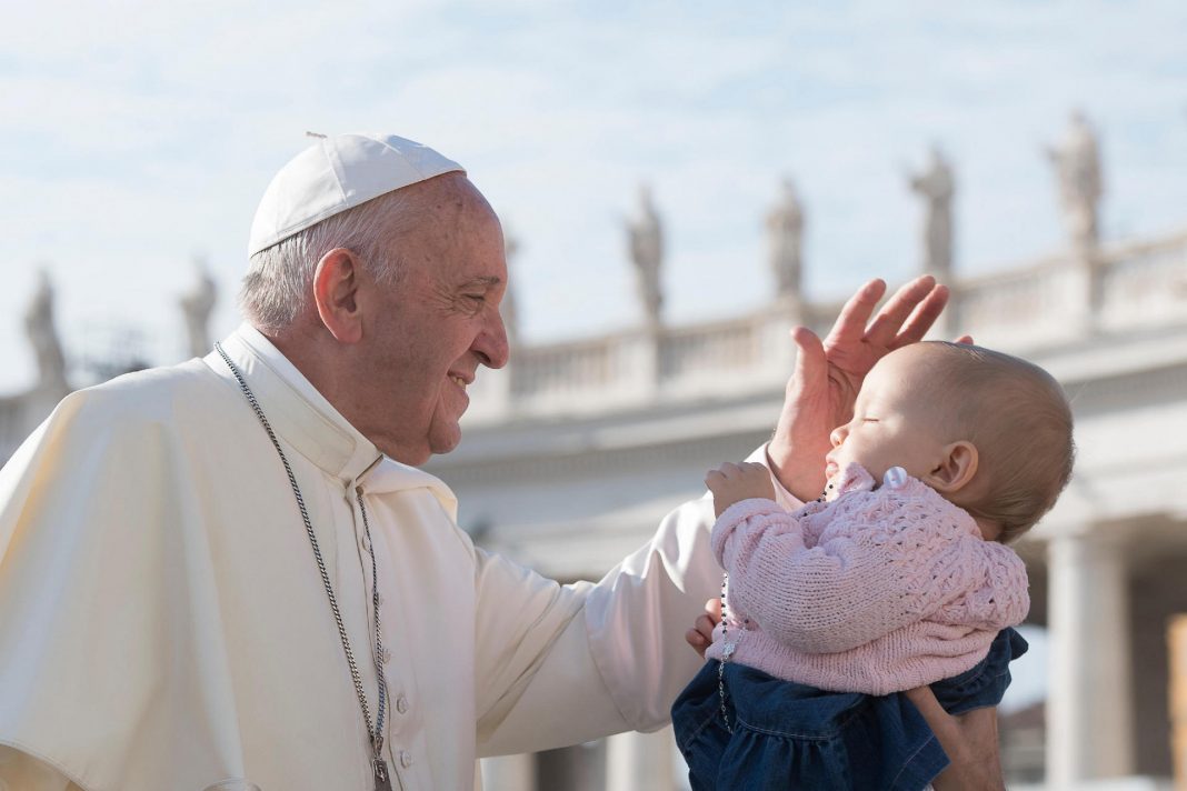 Papa Francisco pede que rezemos pelas grávidas que questionam: “Em qual mundo meu filho viverá?”