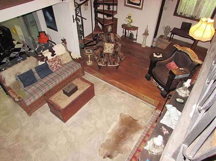 sabervivermais.com - Essa casa parece ser modesta por fora, porém o que surpreende é o seu interior inusitado!