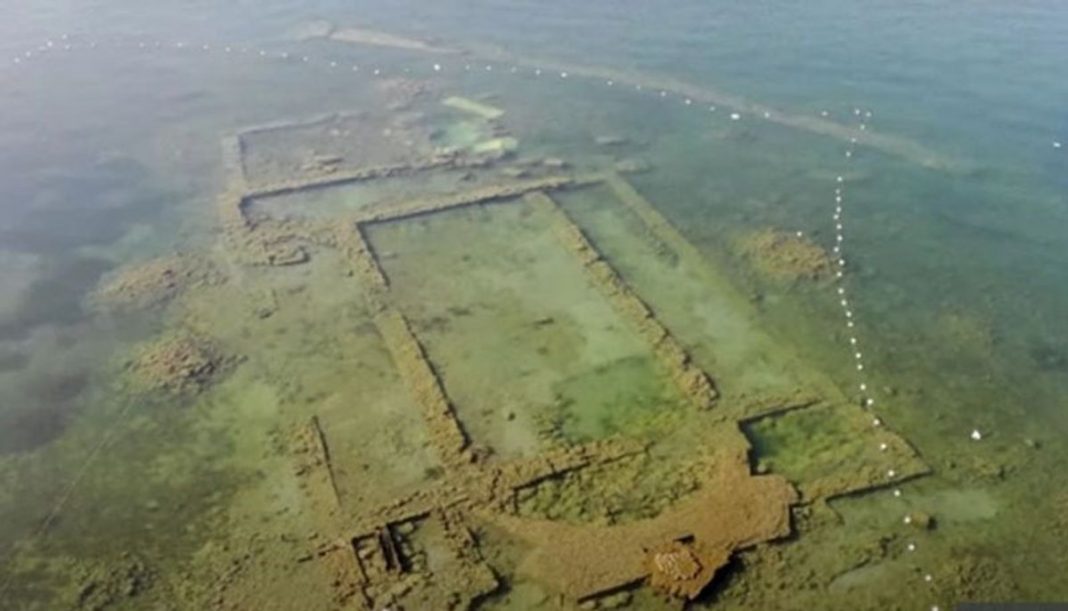 Quarentena limpou as águas de um lago na Turquia e encontrou as ruínas de uma igreja antiga