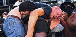 ‘Era a coisa certa a fazer’: Ativista negro salva a vida de radical de extrema-direita em Londres