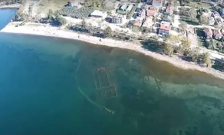 sabervivermais.com - Quarentena limpou as águas de um lago na Turquia e encontrou as ruínas de uma igreja antiga