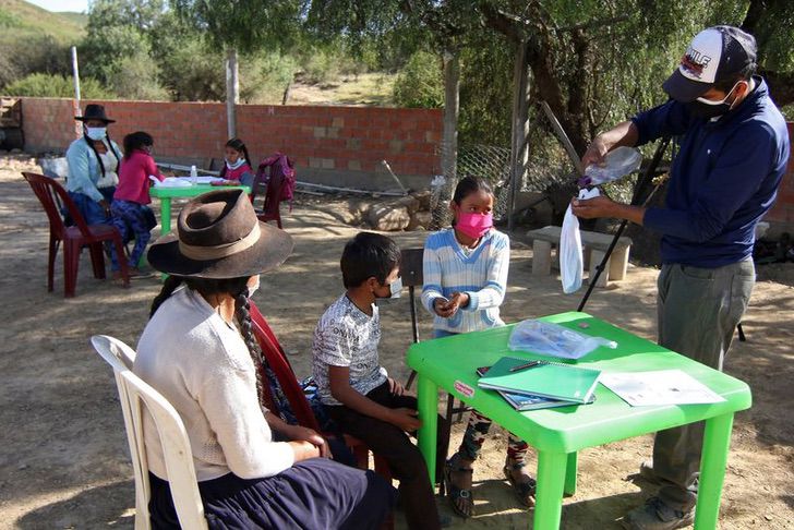 sabervivermais.com - Professor viaja pelo inteior de bicicleta para ensinar seus alunos em quarentena. Eles estão desconectados