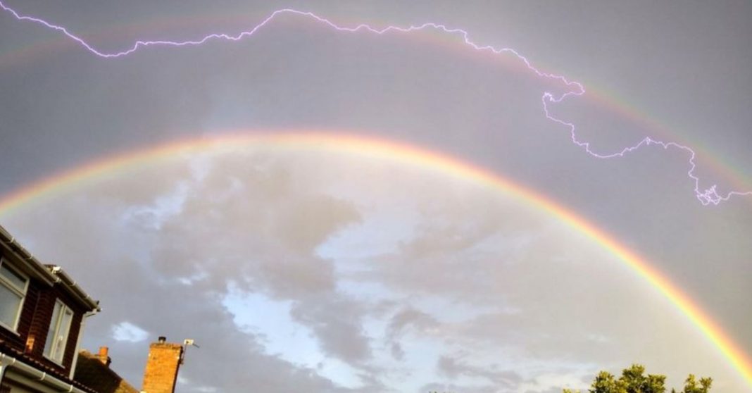 Um “arco-íris elétrico” apareceu nos céus do Reino Unido. Um fenômeno raro e belo!