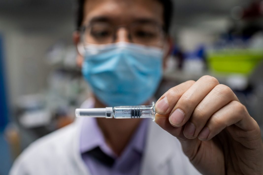Vacina que imunizou 90% em testes na China, será aplicada no Brasil.