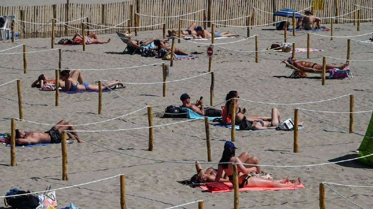 sabervivermais.com - França mostra a nova maneira de manter distância social na praia