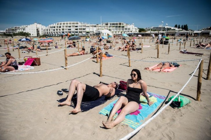 sabervivermais.com - França mostra a nova maneira de manter distância social na praia