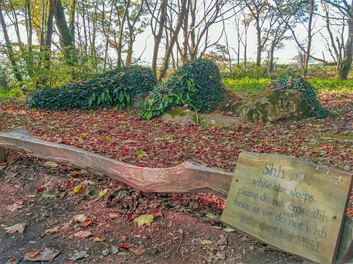 sabervivermais.com - Escultura viva repousa em jardim na Inglaterra. Ela muda de acordo com as estações do ano