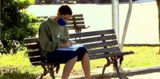 Adolescente de 13 anos usa WiFi de açougue para estudar