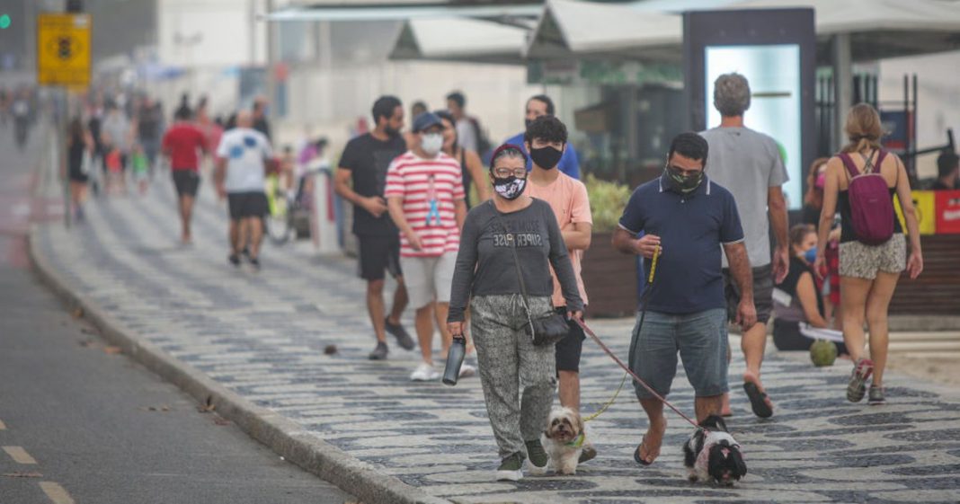 Diretor da OMS alerta: Com a reabertura dos estabelecimentos, “escolhas pessoais vão fazer a diferença entre a vida e a morte”