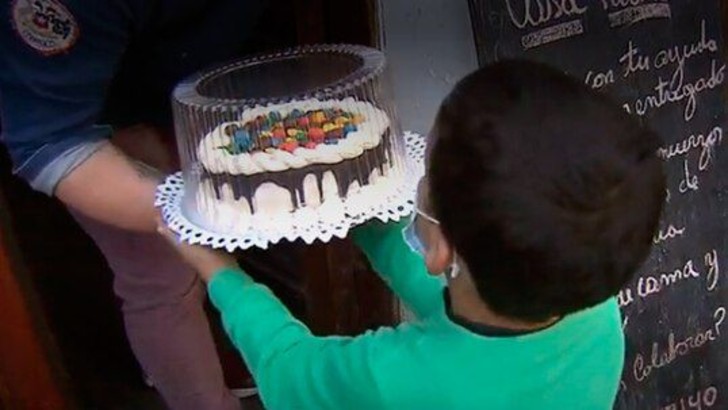 sabervivermais.com - Dono de restaurante doa bolos para crianças pobres comemorarem seus aniversários. Amor ao próximo!