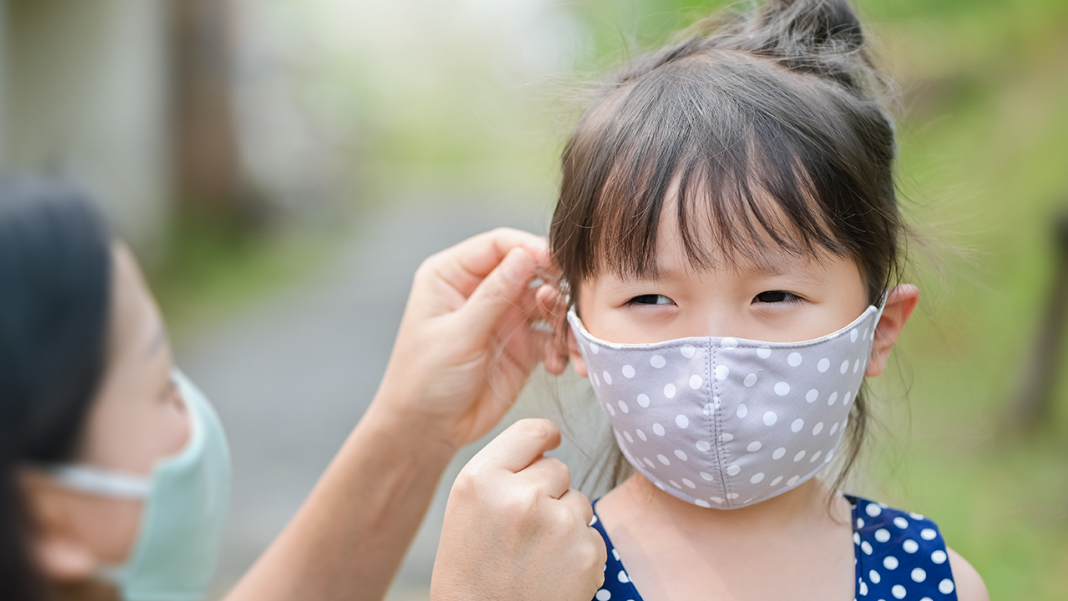 Pesquisa sugere que infecção por coronavírus, pode não começar com tosse em crianças