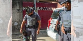 Após receber cesta básica, garotinho abraça o policial em Itaquaquecetuba-SP