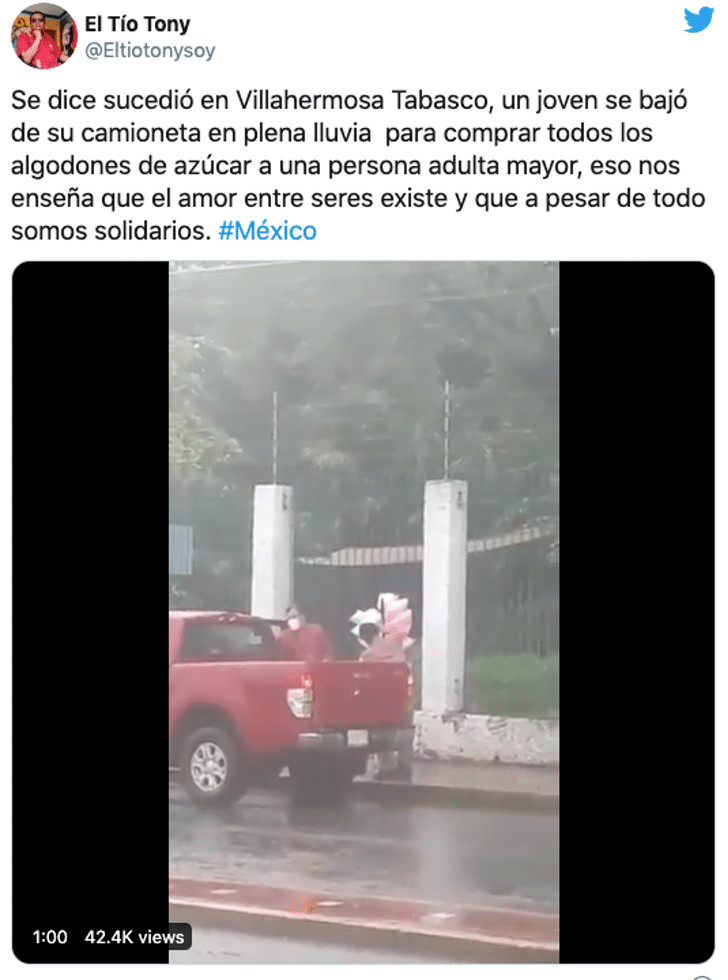 sabervivermais.com - Motorista comprou todo o algod&atilde;o doce de um idoso que estava vendendo na chuva.